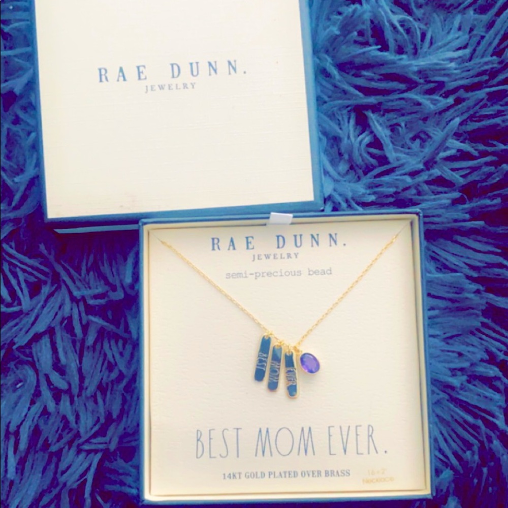 Stunning 14 Kt gold necklace for mom